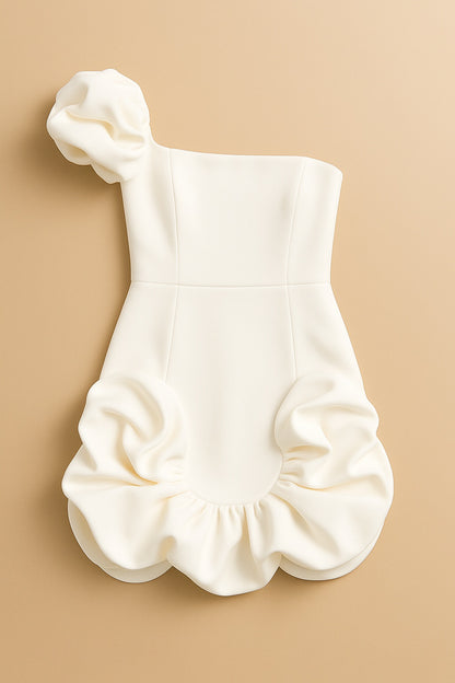 Lisa – Strapless Dames Mini Jurk met Flounce & One-Shoulder Detail